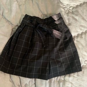 Checkered shorts with tie in front